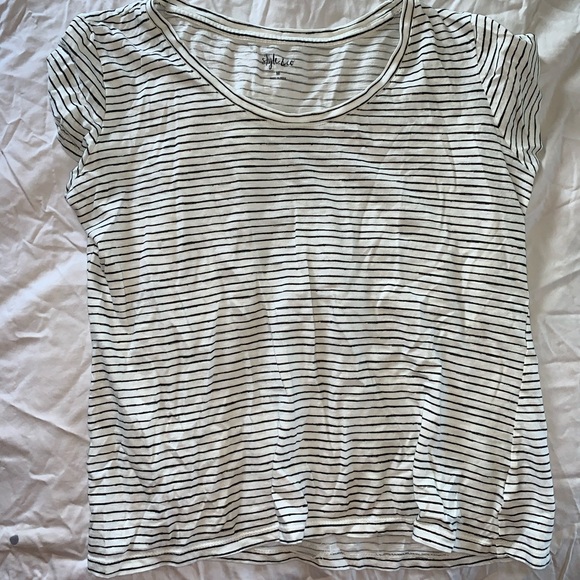 Style & Co White with Black Pin Stripes T-Shirt - Picture 1 of 2